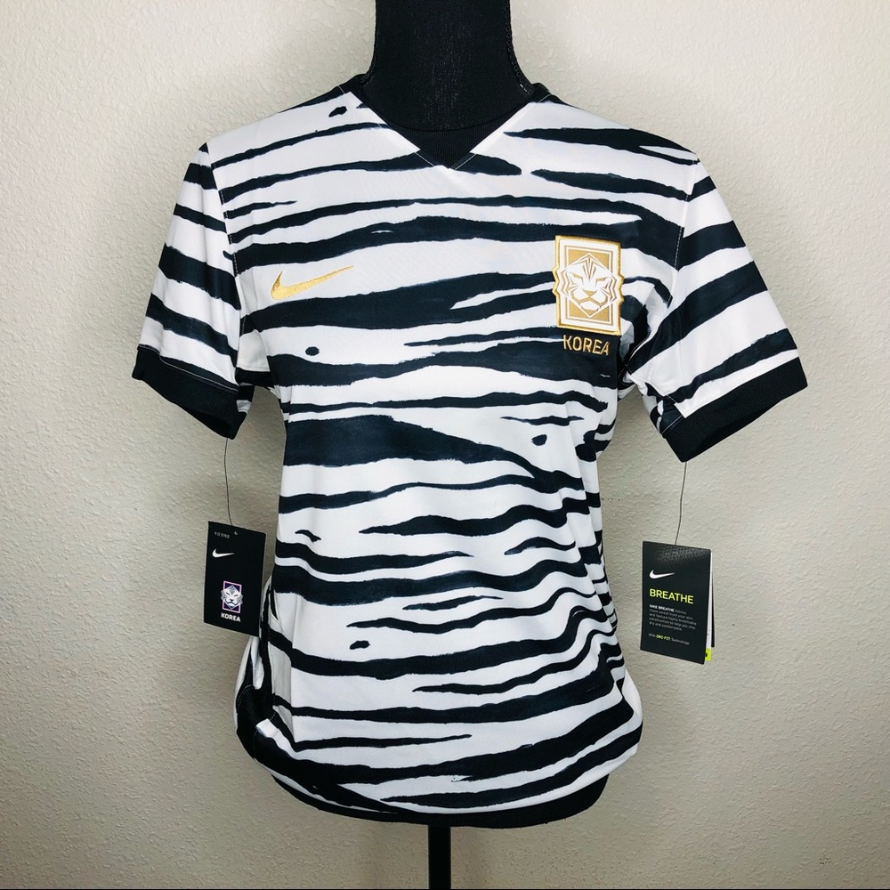 Nike Korea Football/Soccer slim fit top